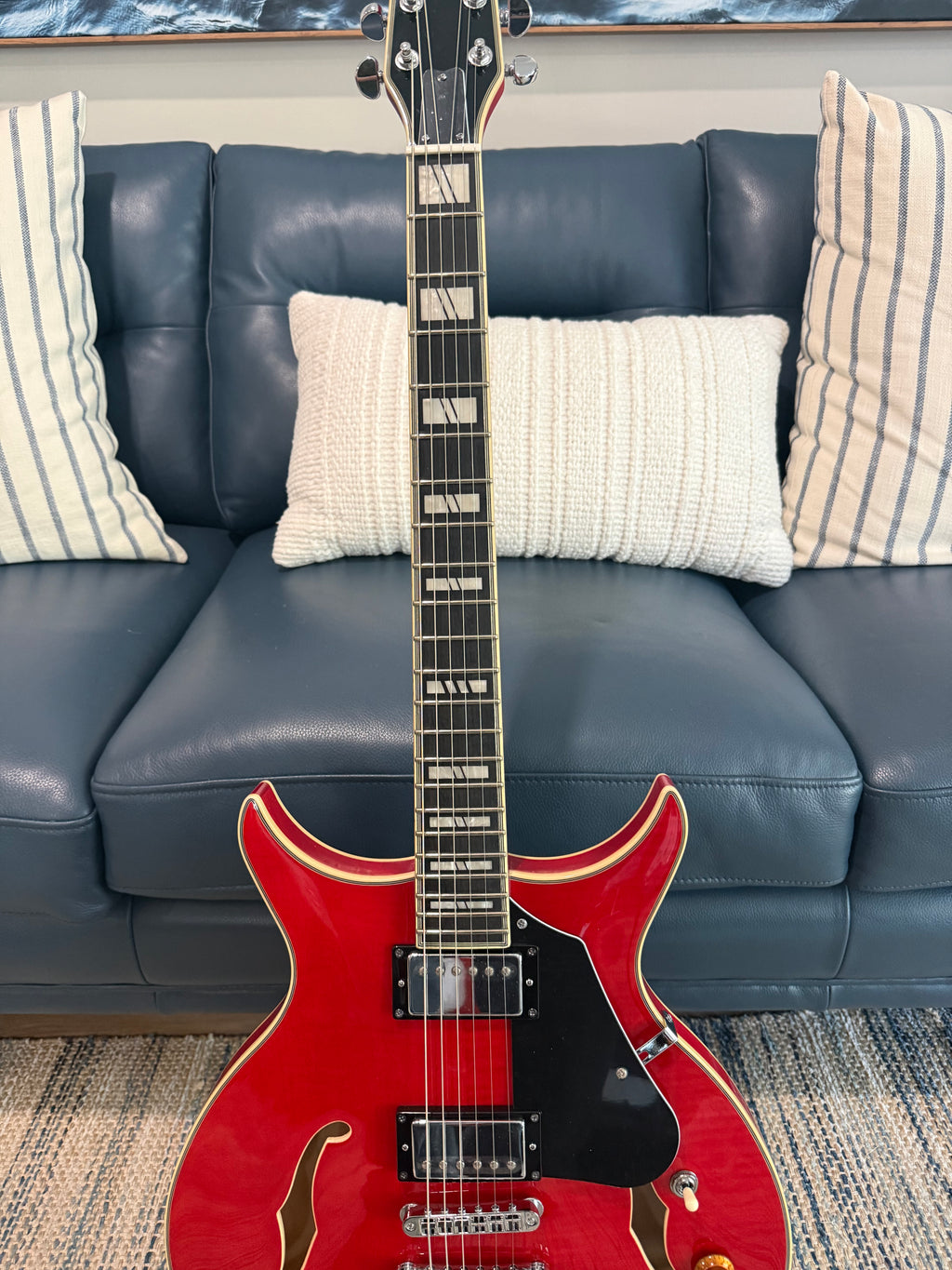 Guitare électrique semi-acoustique Washburn SH35TR Wing Series. Rouge translucide