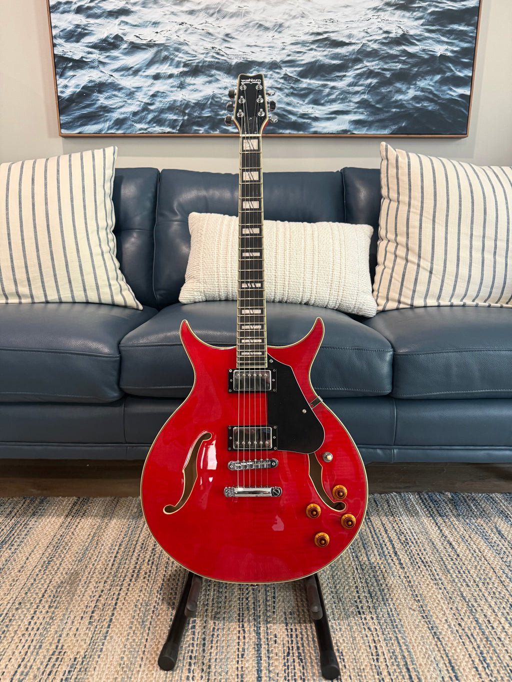 Guitare électrique semi-acoustique Washburn SH35TR Wing Series. Rouge translucide