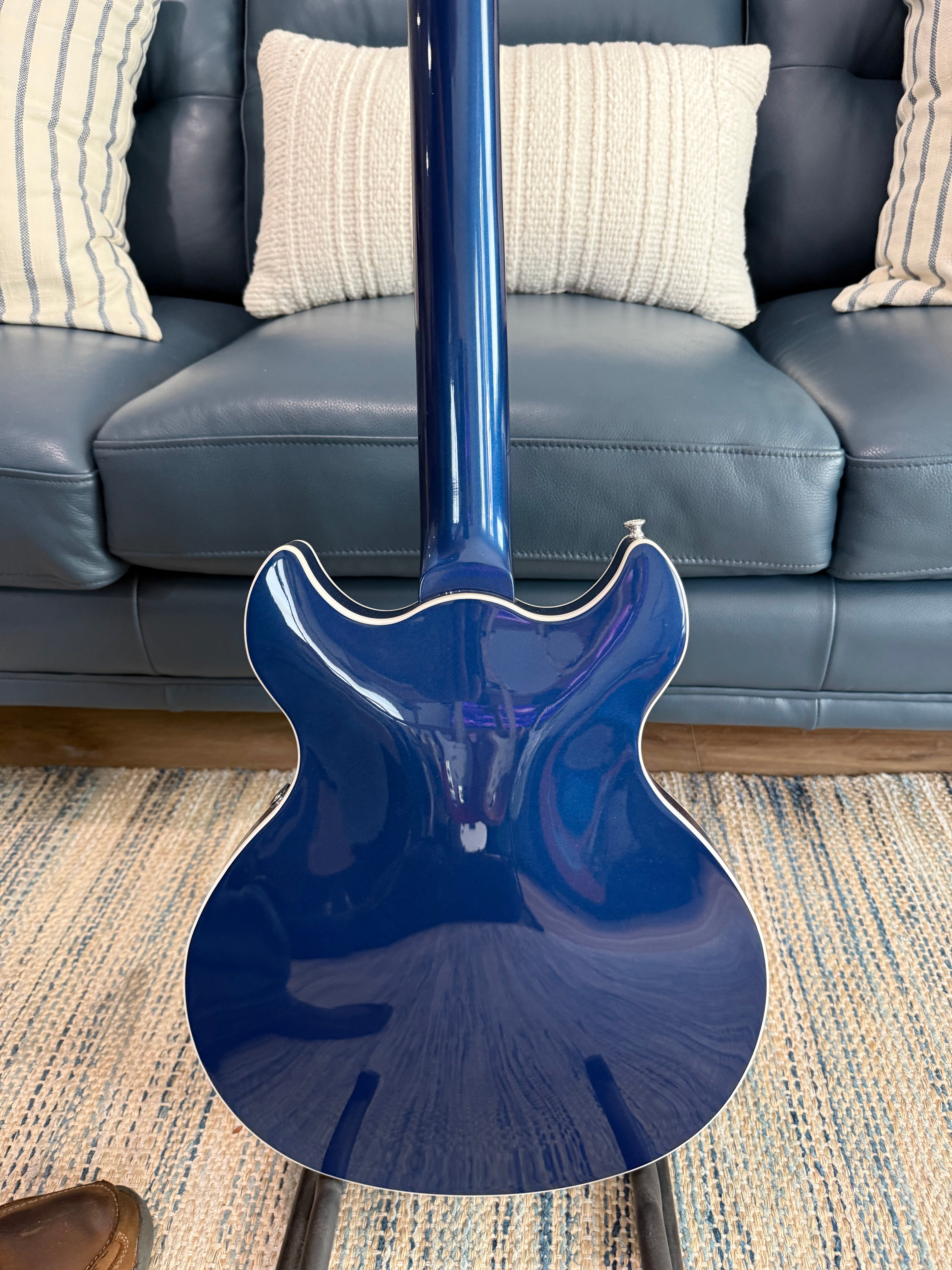 Harmony Standard Comet Electric Guitar w/Case, RW FB, Midnight Blue