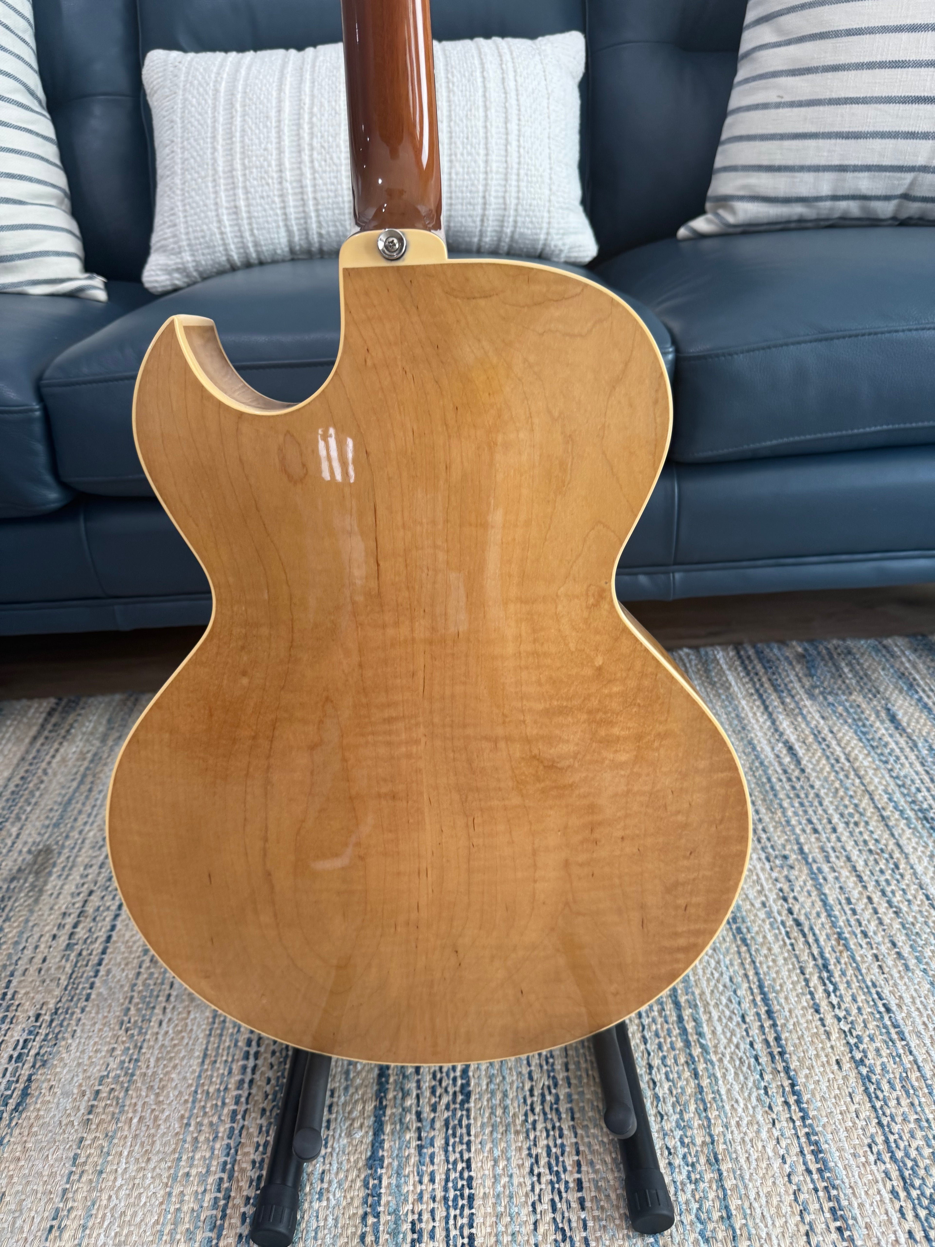 Heritage H-575 Carved Solid Top Used