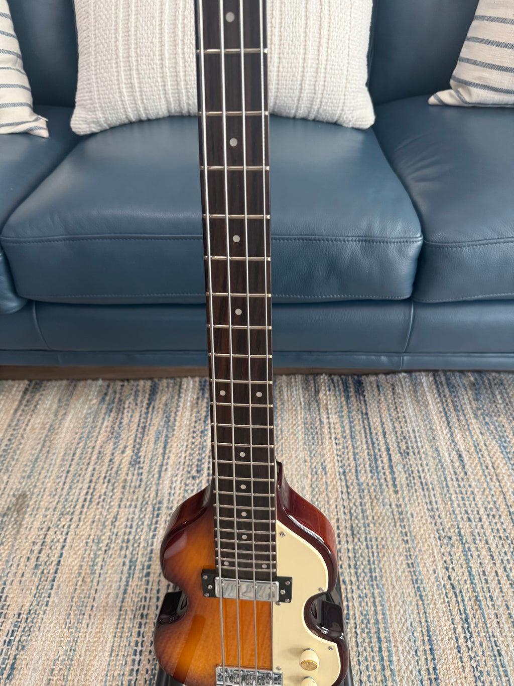 Hofner Contemporary Shorty Violin Bass Used