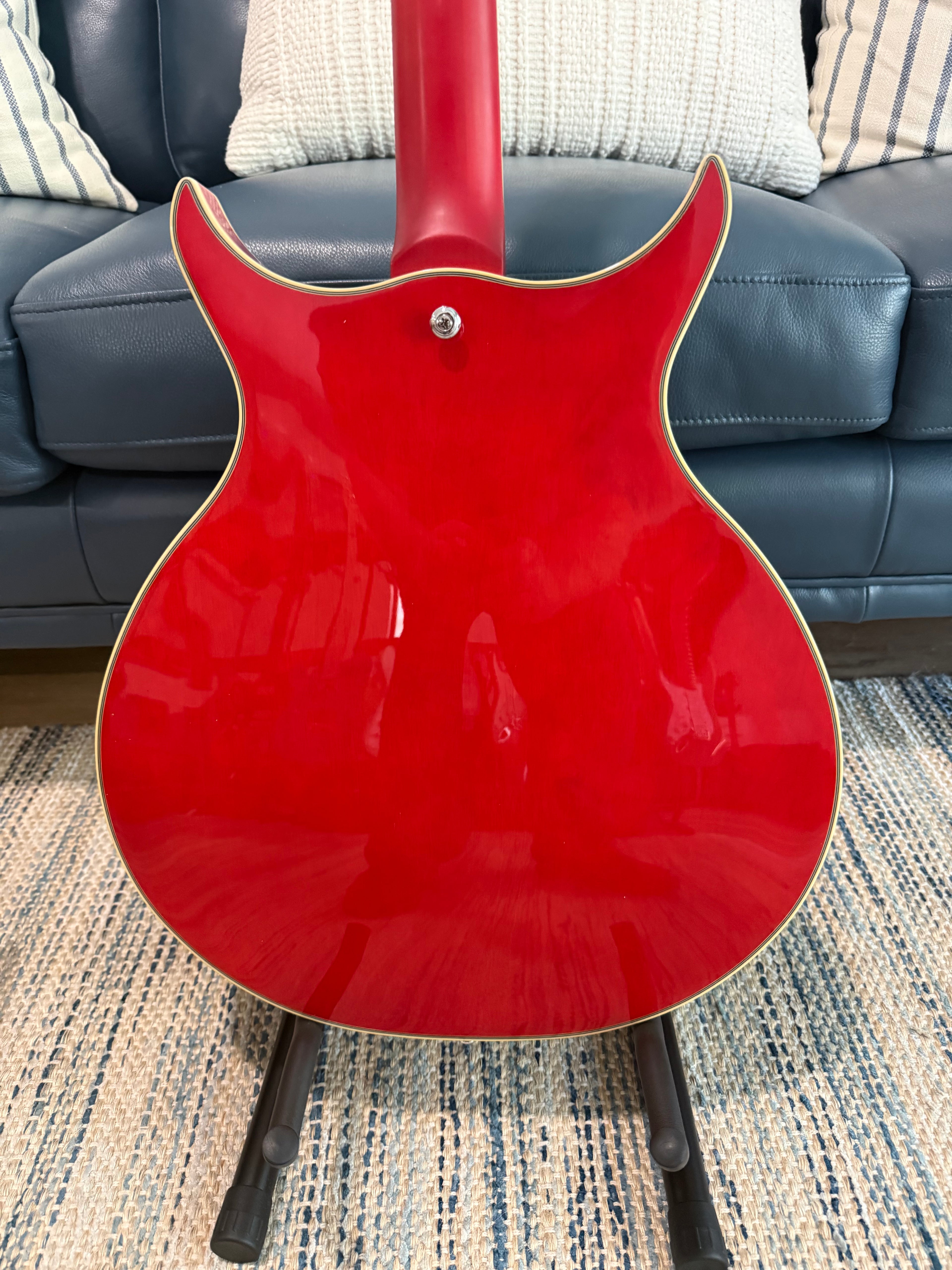 Guitare électrique semi-acoustique Washburn SH35TR Wing Series. Rouge translucide