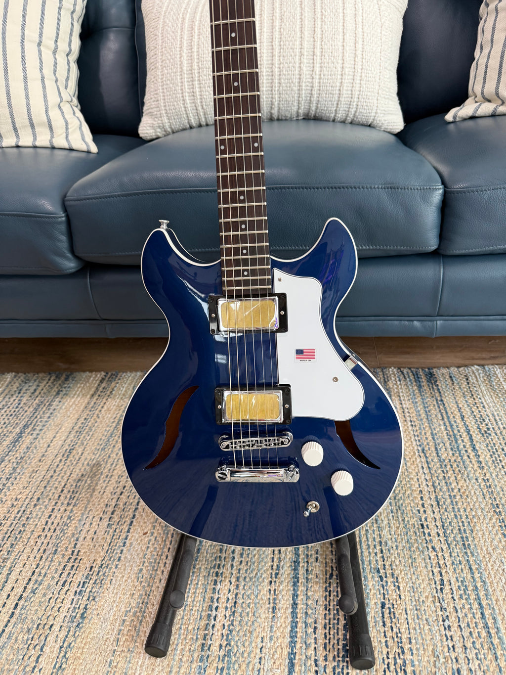Harmony Standard Comet Electric Guitar w/Case, RW FB, Midnight Blue