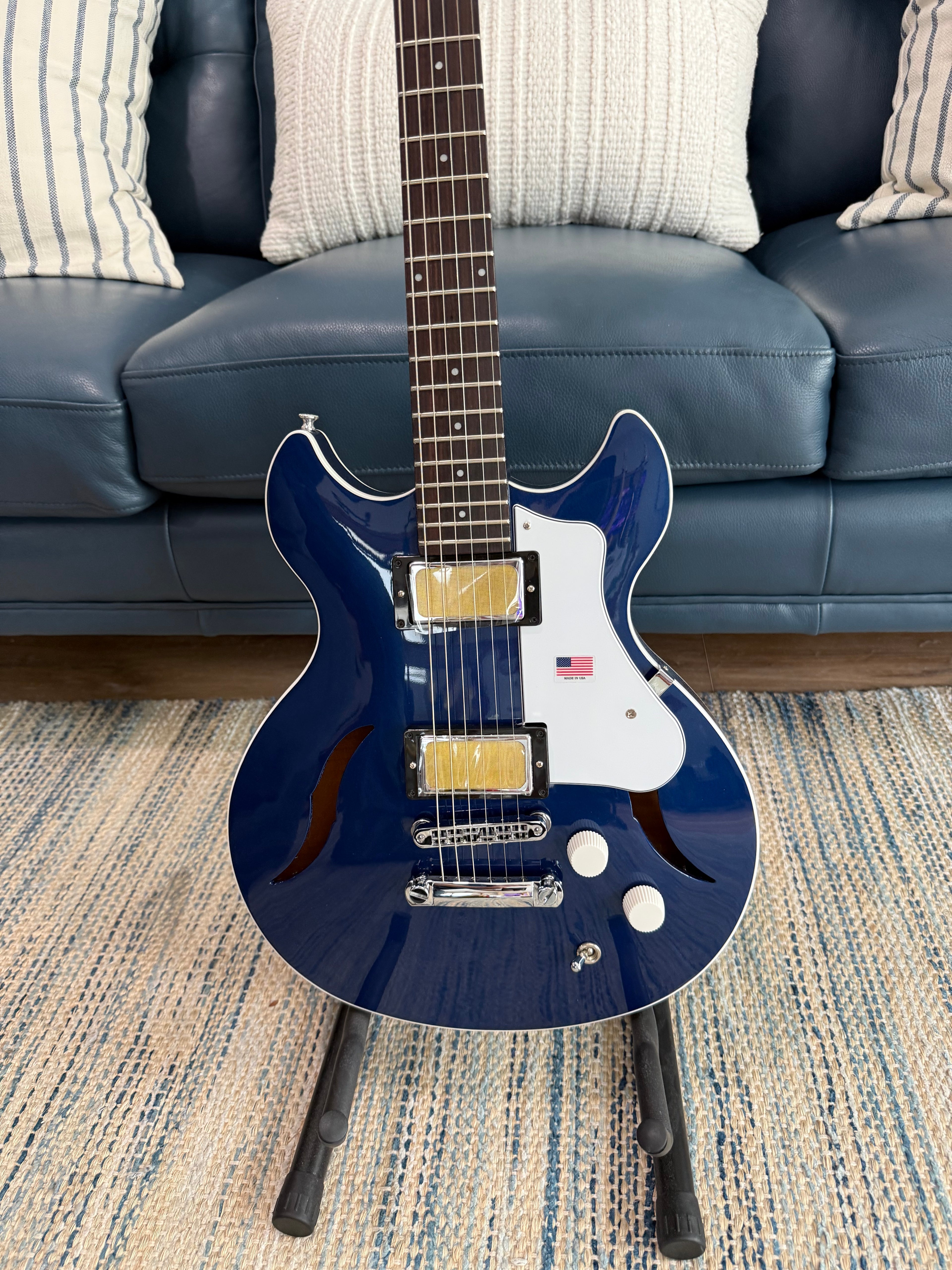 Harmony Standard Comet Electric Guitar w/Case, RW FB, Midnight Blue