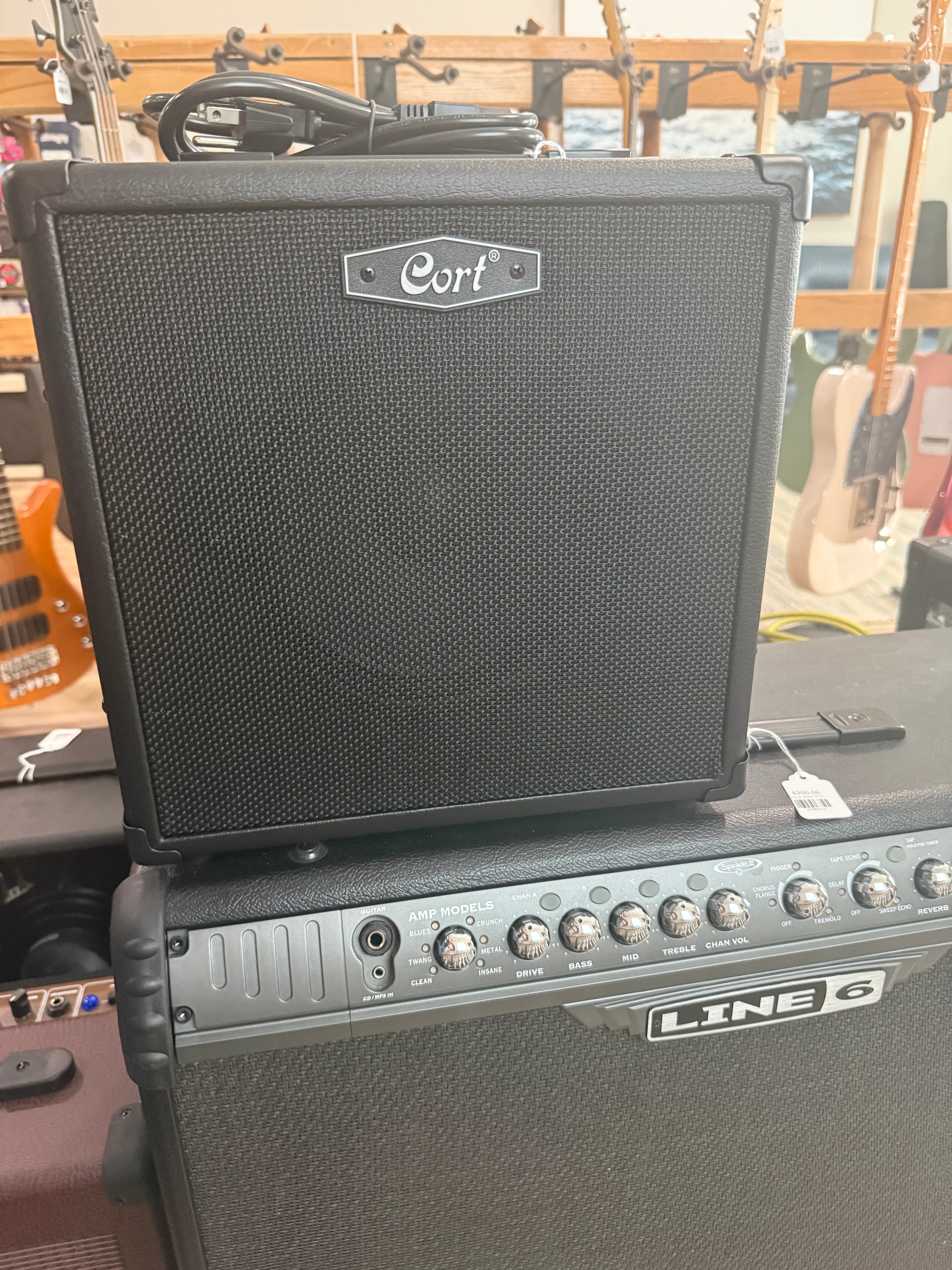 Cort CM20B 20 Watt 1 x 8" Combo Bass Amplifier