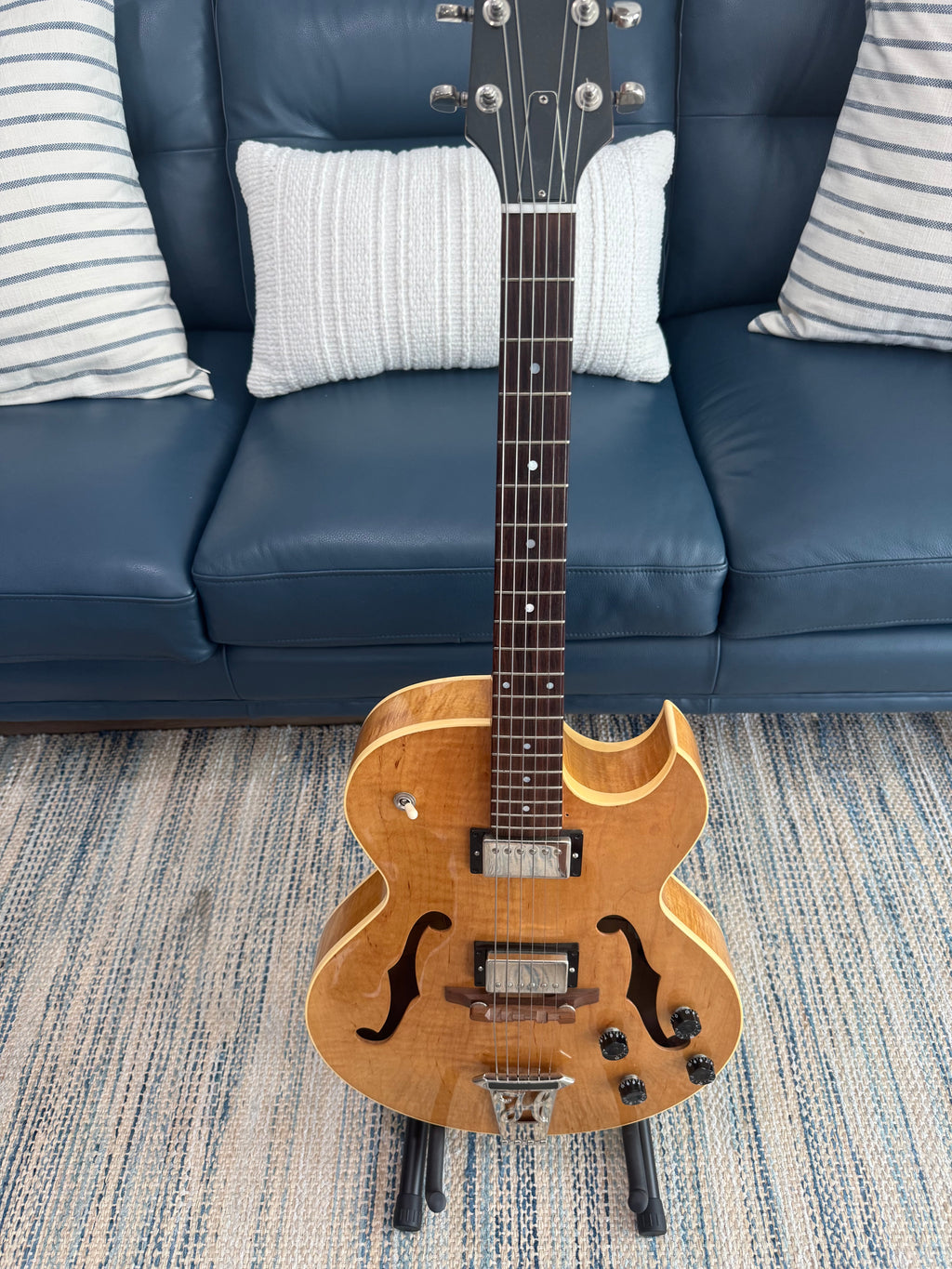 Heritage H-575 Carved Solid Top Used