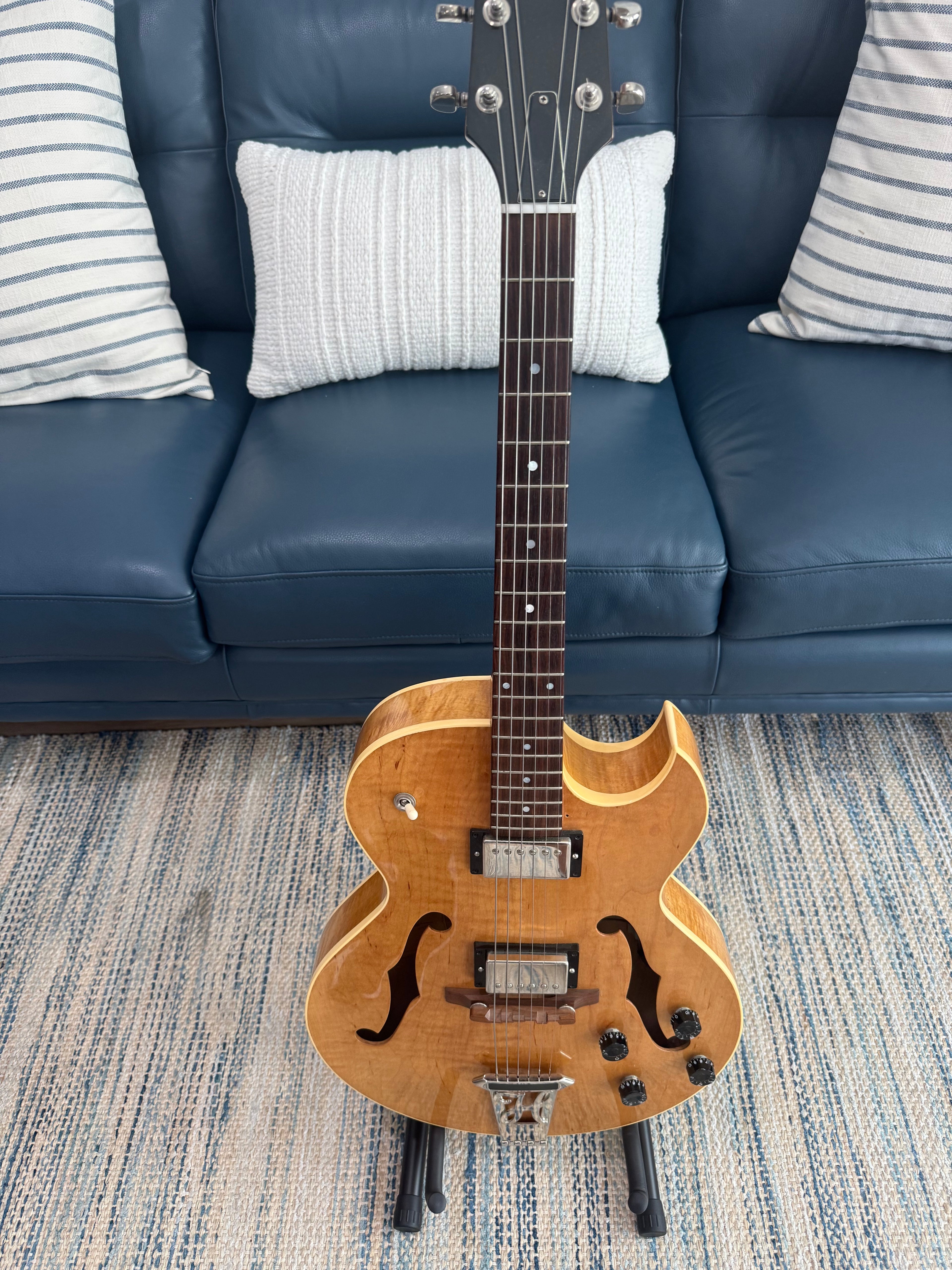 Heritage H-575 Carved Solid Top Used