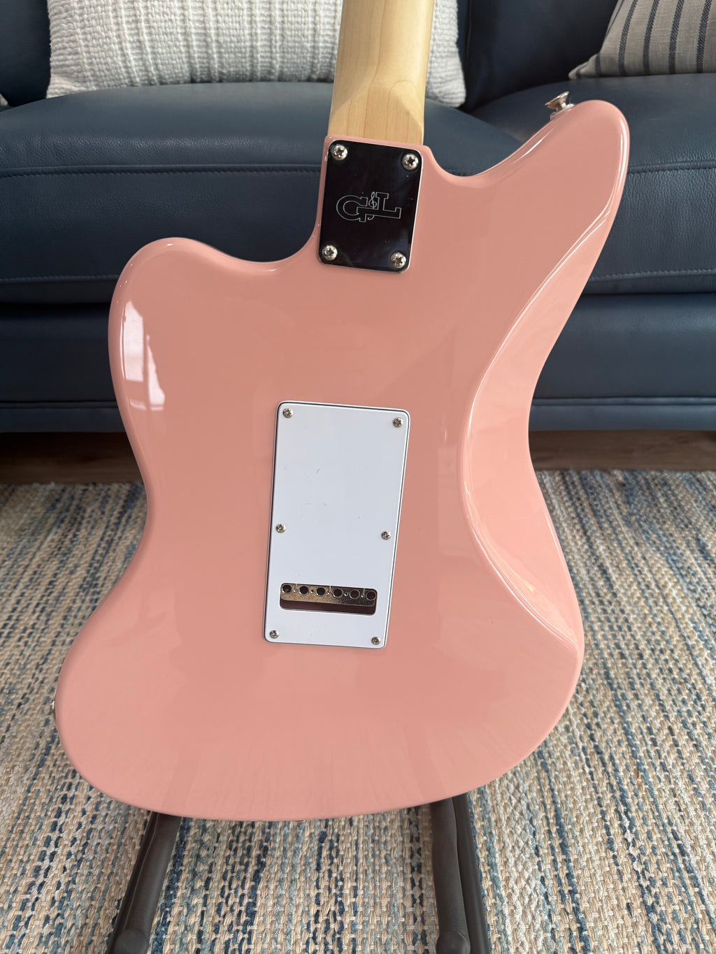 G&L Fullerton Deluxe Doheny Electric Guitar - Shell Pink